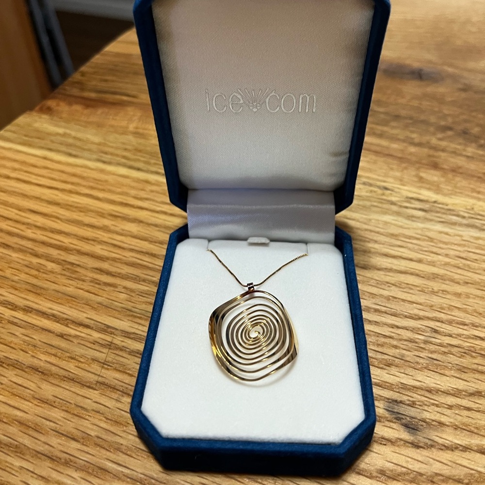 14K Gold Spiral Pendant Necklace